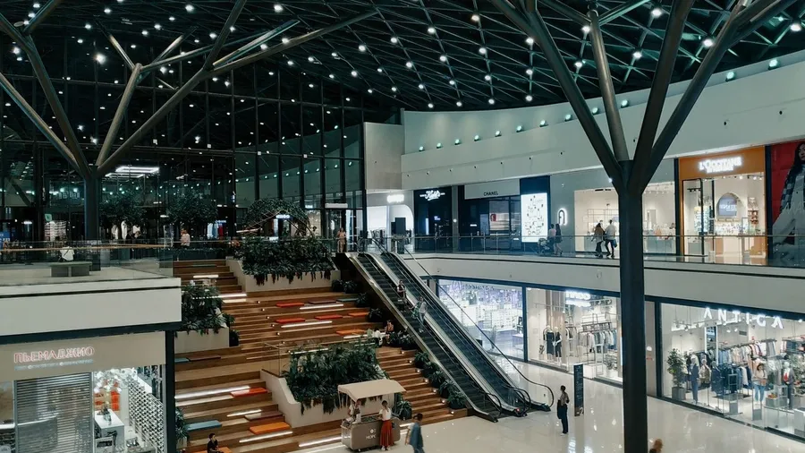 Commercial Lighting Manufacturer: Custom vs Stock, Lead Time & MOQ