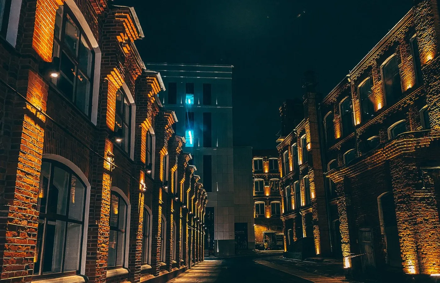 IP65 outdoor LED facade luminaires lighting a building exterior at night