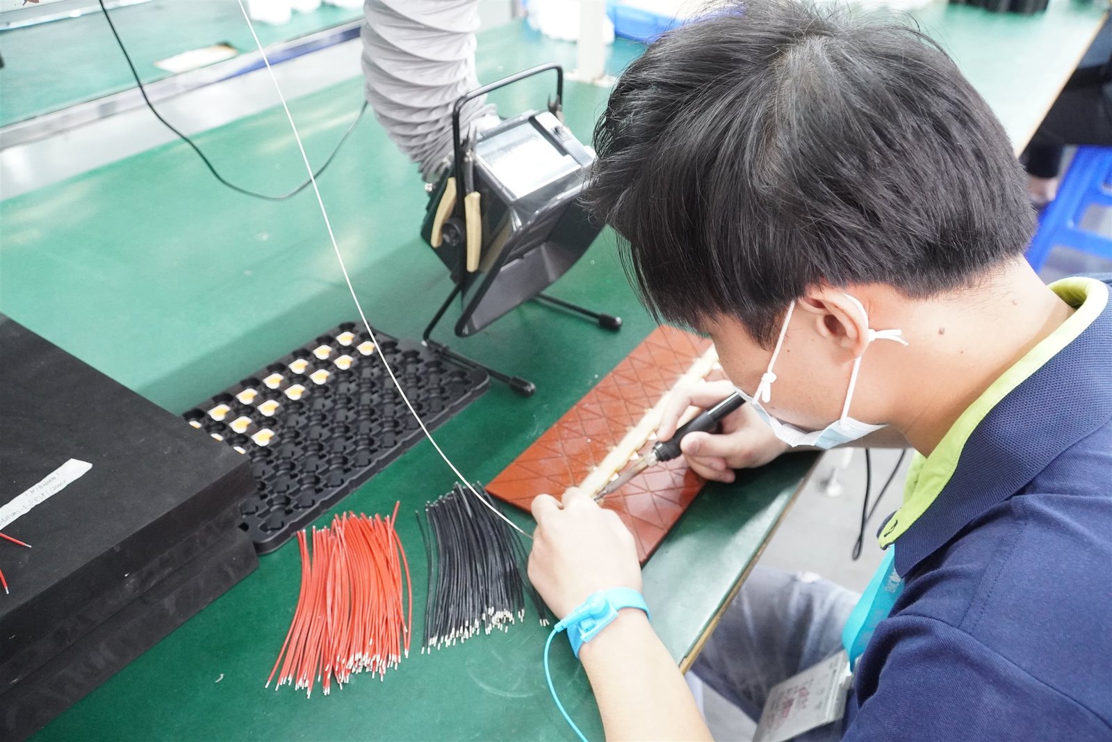 Hand assembly and soldering of LED modules at an ESD-protected workstation