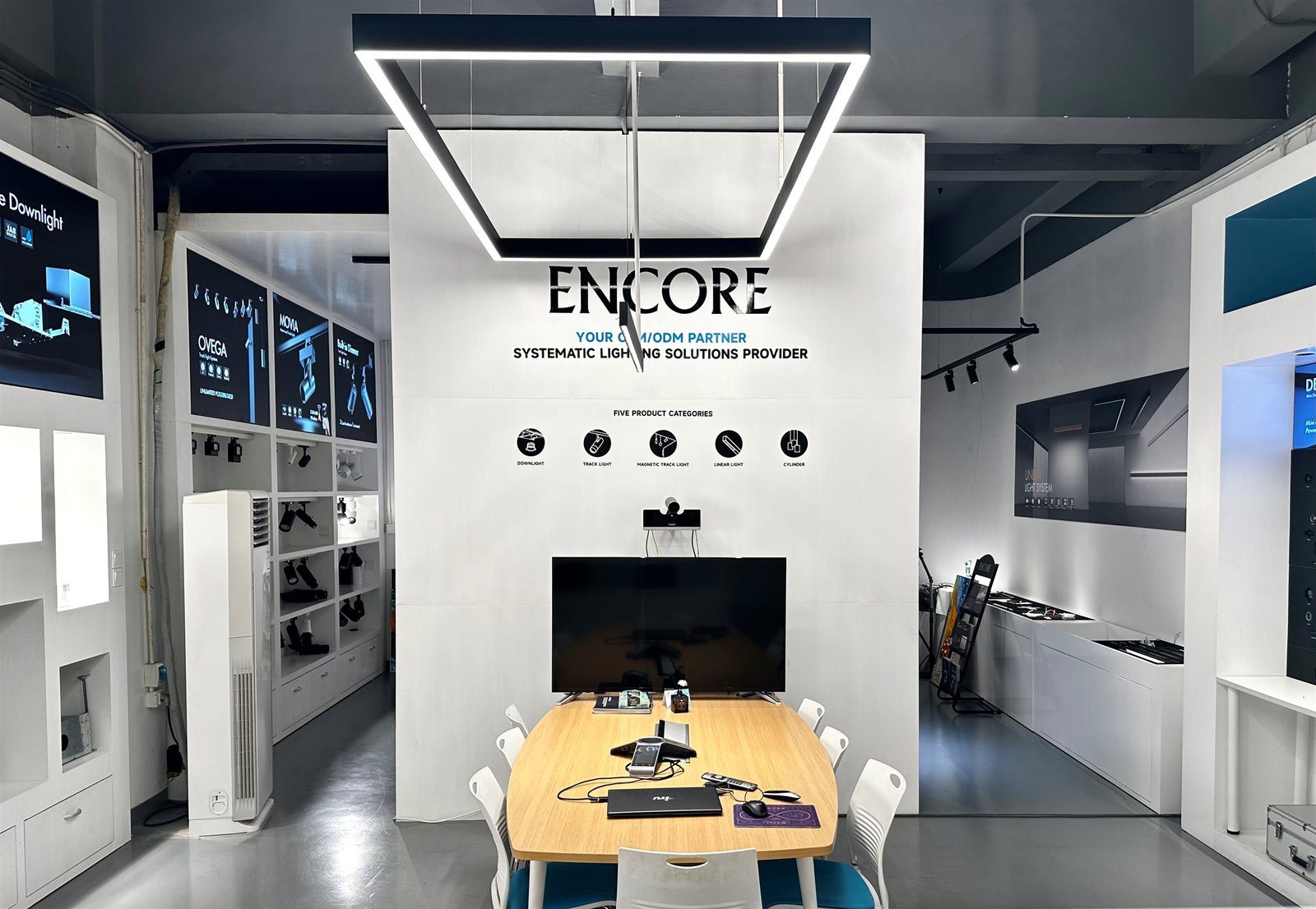 Showroom and consultation space for track lighting and downlight solutions.