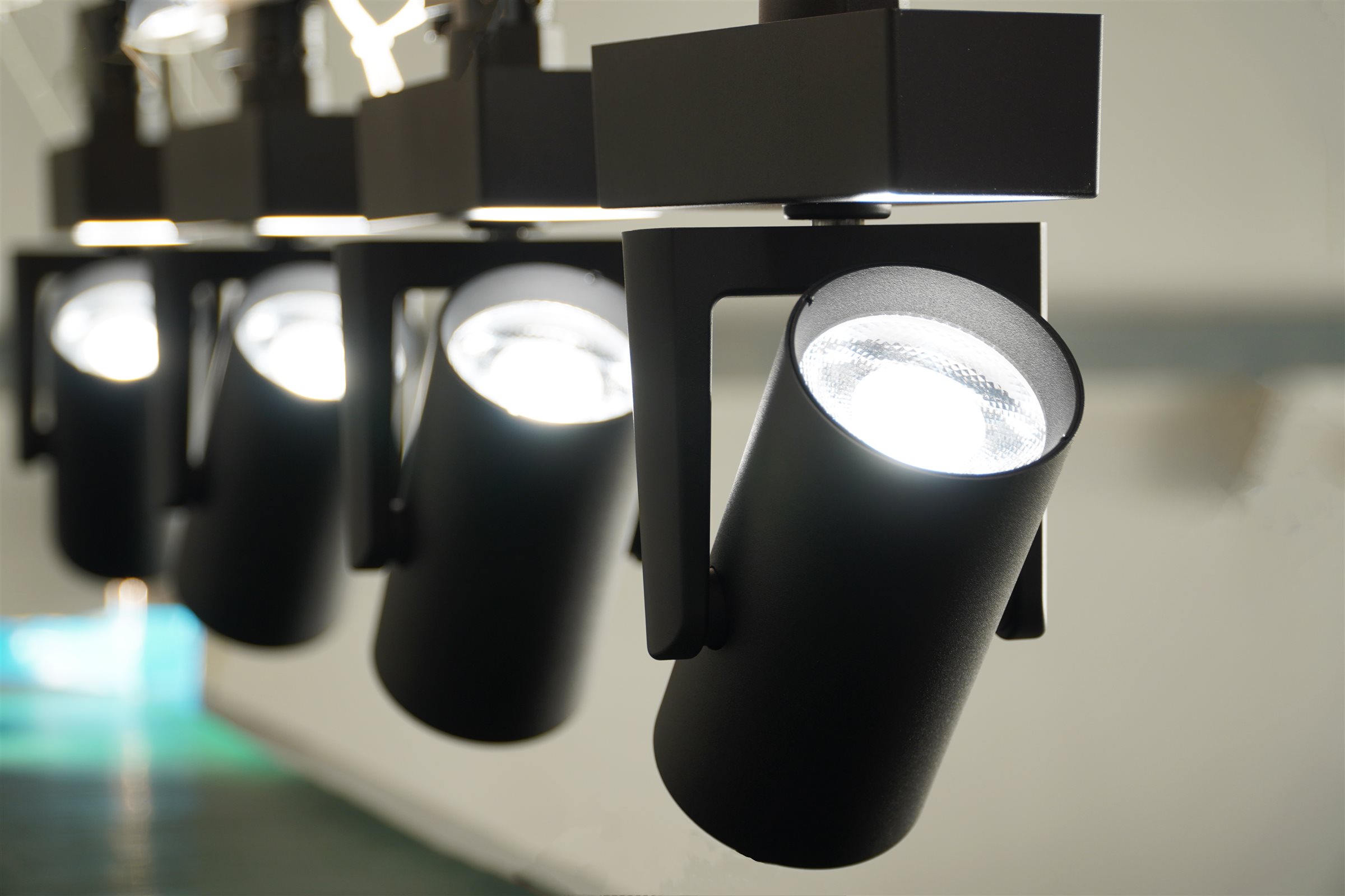 MOVIA Motorized Track Light